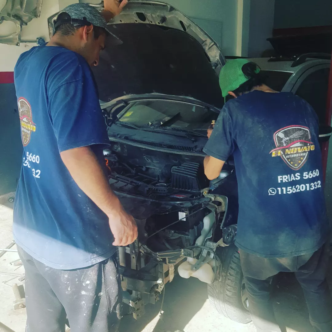 Juan Vázquez al frente del taller El Novato